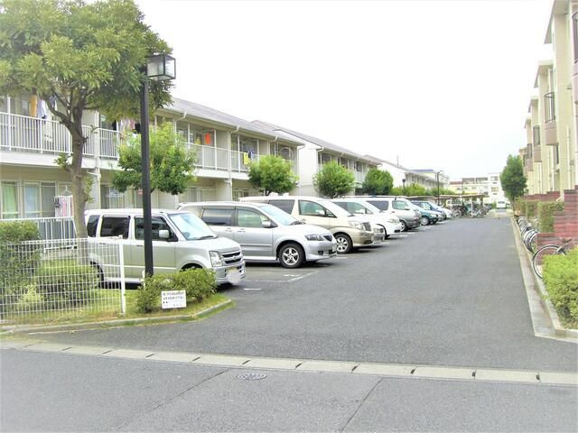 サンシティヒコタＢ－３の駐車場