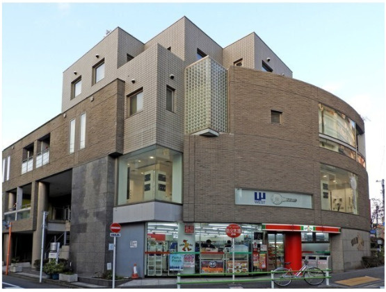 Ｈ＆Ｍ南青山　ＥＡＳＴ の外観