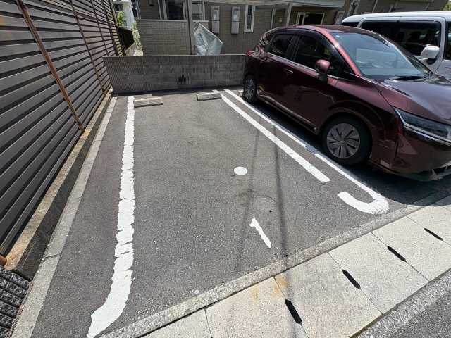 メゾン・クラージュの駐車場