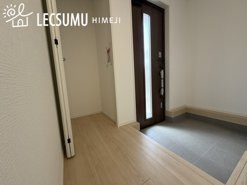 姫路市野里慶雲寺前町第1/新築戸建の玄関