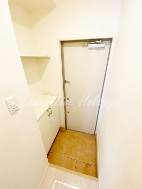 茅ヶ崎市中島のアパートの玄関