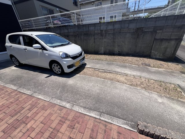 ウエステリアコートB棟の駐車場