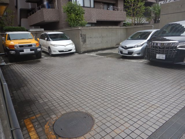 コスモプレイス亀戸の駐車場