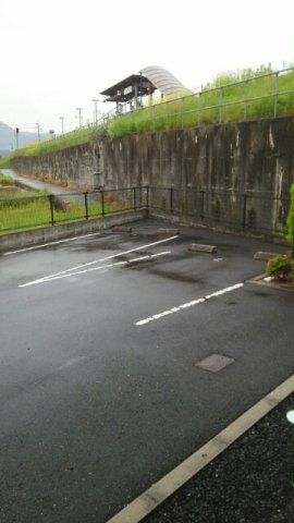 グランドゥールＫの駐車場