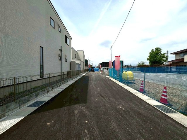 タマタウン　羽島市竹鼻町狐穴（竹鼻小Ⅱ）　全３区画分譲の前面道路含む現地写真|「現地（2026年4月2日）撮影」　
■前面道路　
■ヤマダ不動産　株式会社リライフ