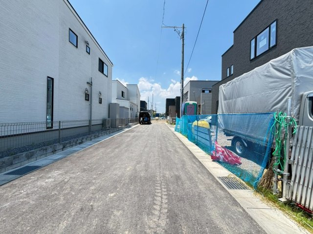 タマタウン　羽島市竹鼻町狐穴（竹鼻小Ⅱ）　全３区画分譲の前面道路含む現地写真|「現地（2026年6月12日）撮影」　　
■前面道路　
■ヤマダ不動産　株式会社リライフ