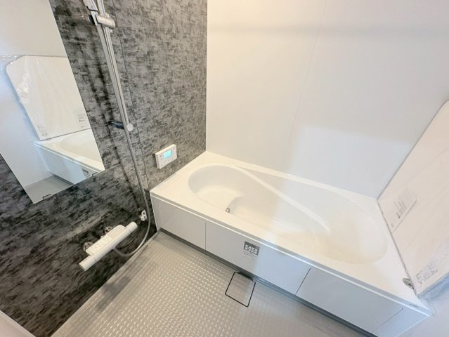 タマタウン　羽島市竹鼻町狐穴（竹鼻小Ⅱ）　全３区画分譲の浴室|雨天時の洗濯物も安心な換気暖房乾燥機も完備。お子さまやお年寄りが入浴しやすい、あんしん設計です。