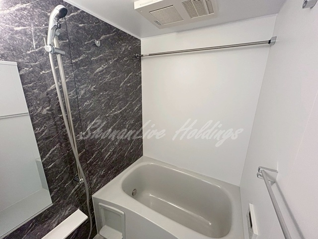 茅ヶ崎市赤松町のアパートの浴室