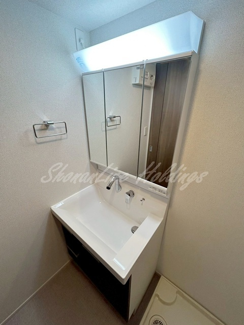 茅ヶ崎市赤松町のアパートの洗面所