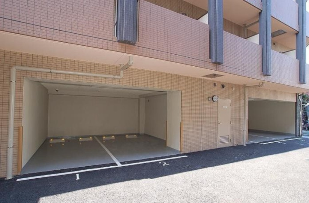 ステージファースト東十条 十の駐車場