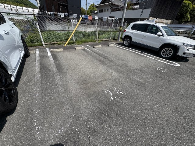 フレッツァ神戸山田 B棟の駐車場