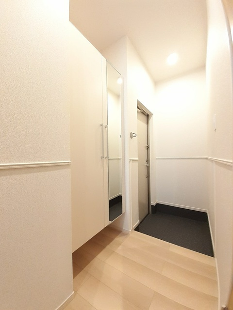 藤沢市城南３丁目のアパートの玄関