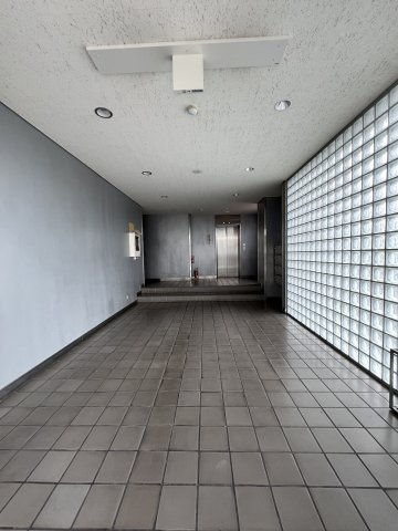 アーバンモールのエントランス|エレベーター付