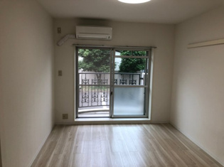 アッシュ宝塚の居間