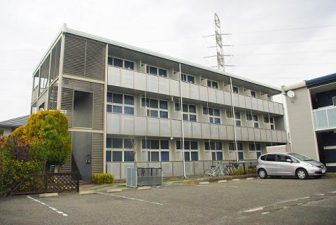 レオパレスＥＡＳＴ　ＦＩＥＬＤ　精華の外観|外観もきれいです