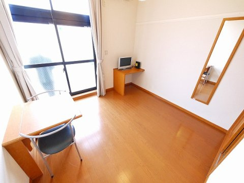 レオパレスＥＡＳＴ　ＦＩＥＬＤ　精華の洋室|広々とした洋室です