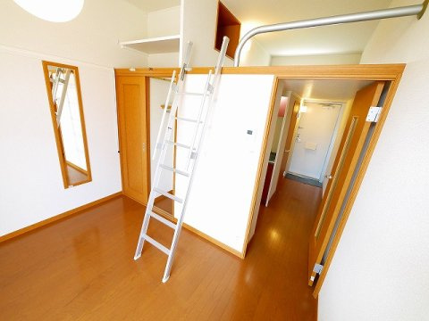 レオパレスＥＡＳＴ　ＦＩＥＬＤ　精華の洋室|落ち着いた色調の洋室です