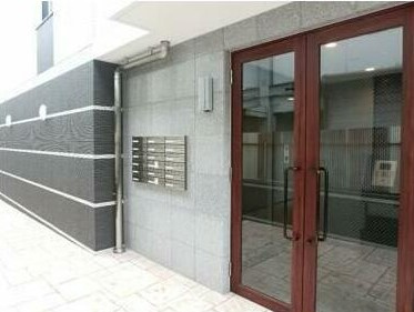 熊本市中央区九品寺６丁目の賃貸マンションのエントランス