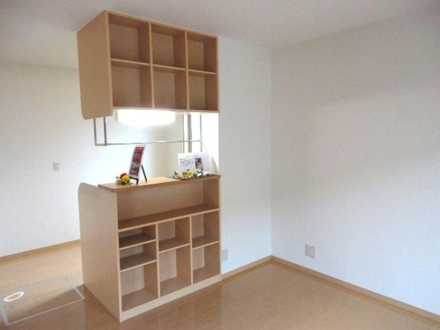 ジュパール Ⅲ棟の居間・リビング|LDK・ 棚