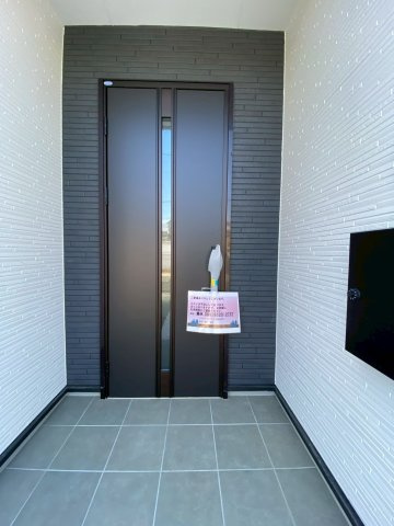 よかタウン／東区西原２丁目５期／２号棟の玄関