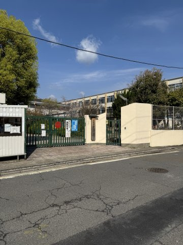 表面利回り約11.25％｜月額賃料150,000円で賃貸中の周辺|京都市立広沢小学校まで徒歩圏内。お子様の通学にも安心の距離です。