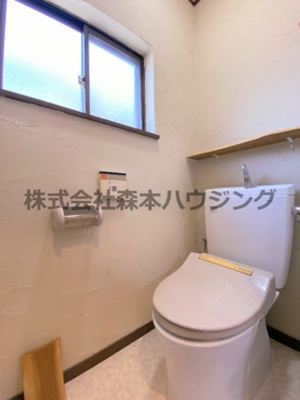 【トイレ】 | 　門真市三ツ島6丁目戸建 | 落ち着いたトイレです