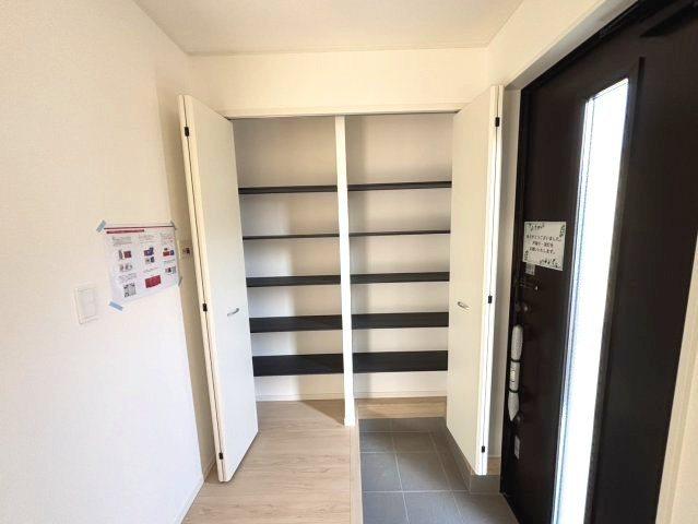 クレイドルガーデン柳原第2-1号棟　松山市柳原第2の新築戸建の収納|大きなものも収納できそうです