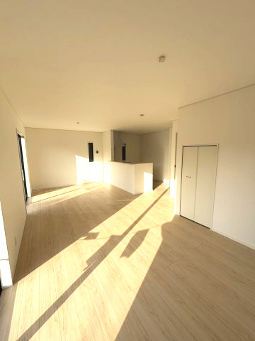 クレイドルガーデン柳原第2-1号棟　松山市柳原第2の新築戸建の居間・リビング|こちらのリビングで趣味の時間をお楽しみください