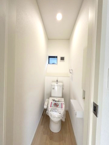 クレイドルガーデン柳原第2-1号棟　松山市柳原第2の新築戸建のトイレ|トイレもきれいです