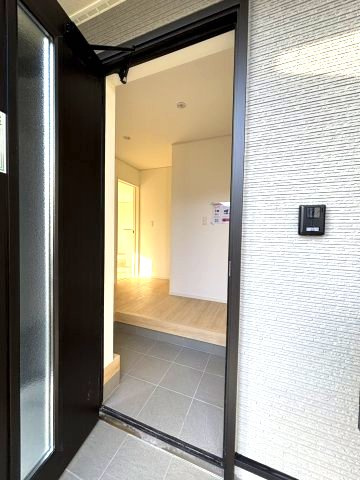 クレイドルガーデン柳原第2-1号棟　松山市柳原第2の新築戸建の玄関|シンプルで使いやすい玄関です