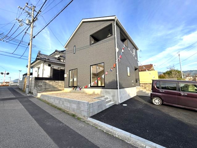 クレイドルガーデン柳原第2-1号棟　松山市柳原第2の新築戸建の前面道路含む現地写真|前面道路含む現地写真です