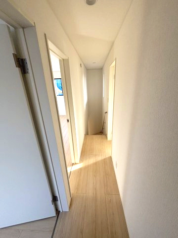 クレイドルガーデン柳原第2-1号棟　松山市柳原第2の新築戸建のその他|２階廊下