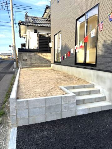 クレイドルガーデン柳原第2-1号棟　松山市柳原第2の新築戸建の庭|お庭の付いた物件です