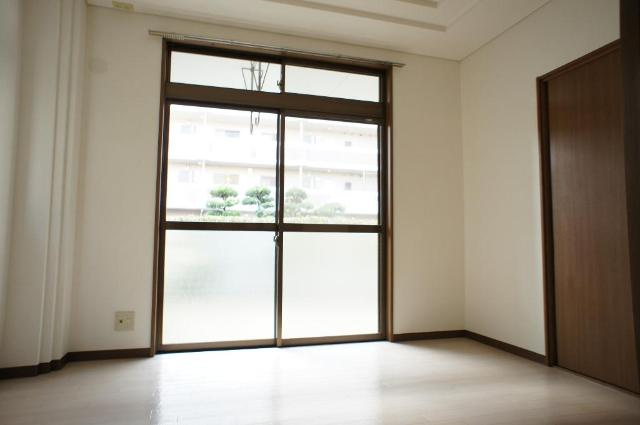 エイトハウスＡの内装|南側洋間