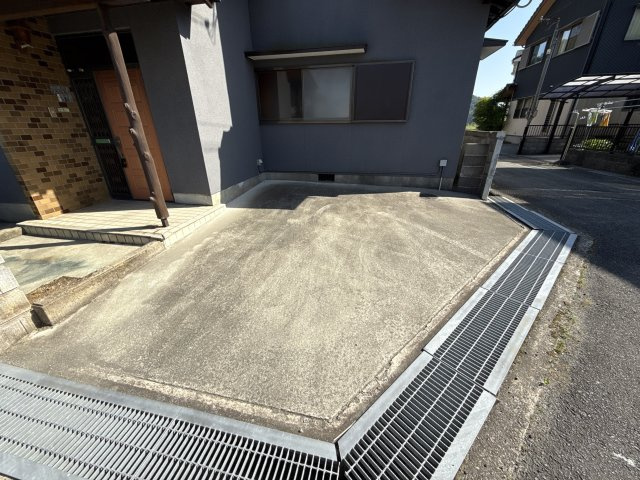 菅生澗戸建ての駐車場