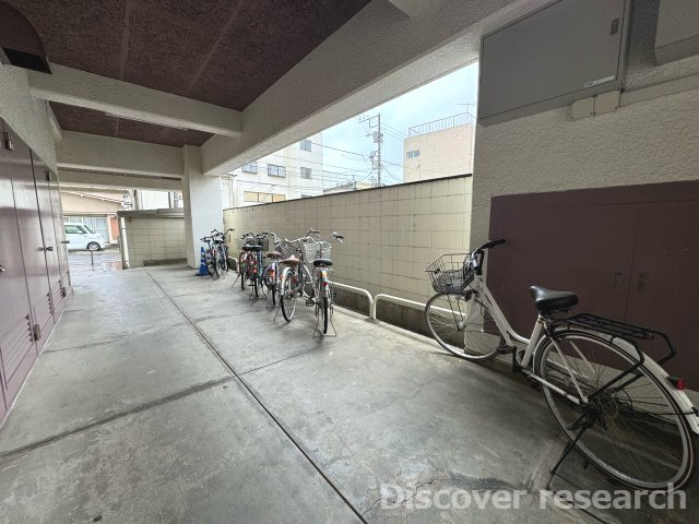 ハイネス福生の駐輪場