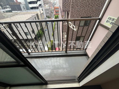 【バルコニー】 | スカイコート蒲田第２ | 外からの目が気にならないバルコニーで洗濯物が干せます