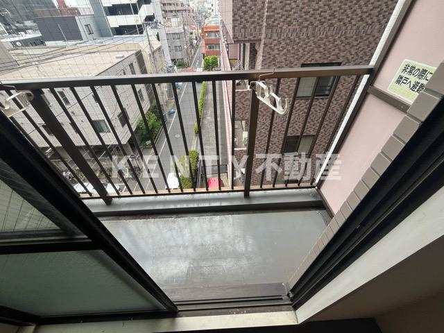 【バルコニー】 | スカイコート蒲田第２ | 外からの目が気にならないバルコニーで洗濯物が干せます