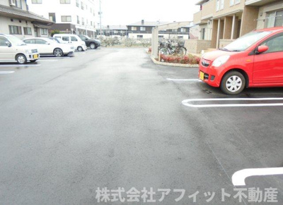 【駐車場】 | ハピネス新涯
