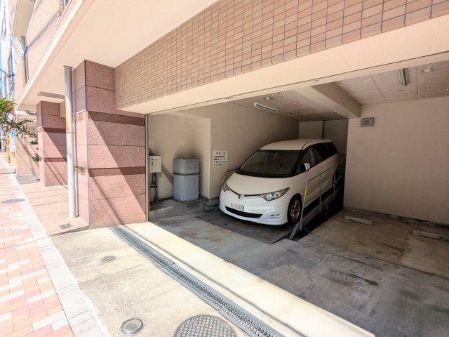 モナーク根岸の駐車場|～敷地内駐車場 写真～