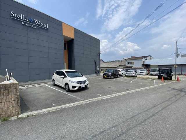 ステラウッド野中Ⅰの駐車場