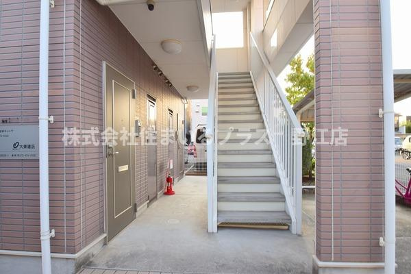 守口市南寺方北通２丁目の賃貸マンションのエントランス