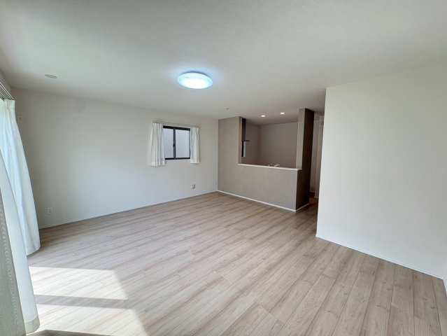 垂水区本多聞6丁目　新築戸建て　B号棟の居間・リビング|おしゃれな居間です