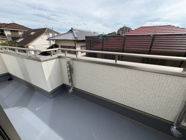 垂水区本多聞6丁目　新築戸建て　B号棟のバルコニー|バルコニーからの眺めを楽しみながら食事をしませんか