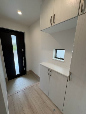 垂水区本多聞6丁目　新築戸建て　B号棟の玄関|ゆったりとした玄関です