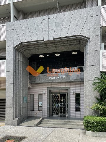 アンピール六ツ門のエントランス