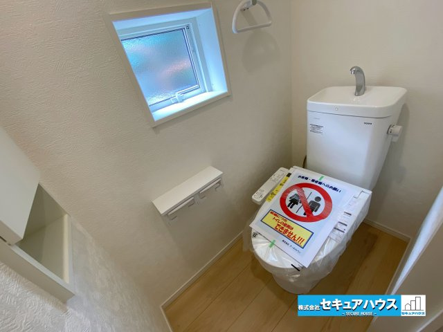 【今からご案内可能】東海市名和町　全2棟のトイレ|【高機能トイレ】
◆高機能トイレの多くは便器のフタの開閉が自動であり、使用後に手動で水を流す面倒もなく非常に便利です。スタイリッシュな見た目で、お掃除しやすく、節水効果が高いです。　　　　　　　　　　