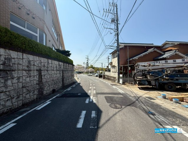 【同施工物件ご案内可能】東海市名和町　全2棟の前面道路含む現地写真|事前予約にて現地ご見学いただけます！お気軽にお問い合わせください♪
■株式会社　セキュアハウス■
住宅ローンに強く、知識、経験豊富なスタッフ在籍
お客様に寄り添い、ご成約後もサポート致します。