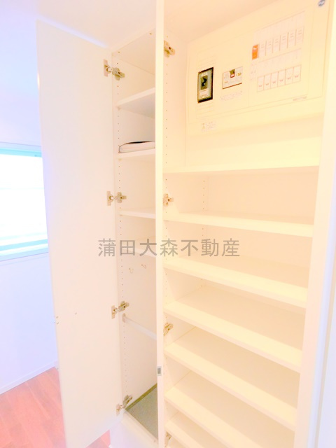 イプセ蒲田WESTの収納|玄関前収納
