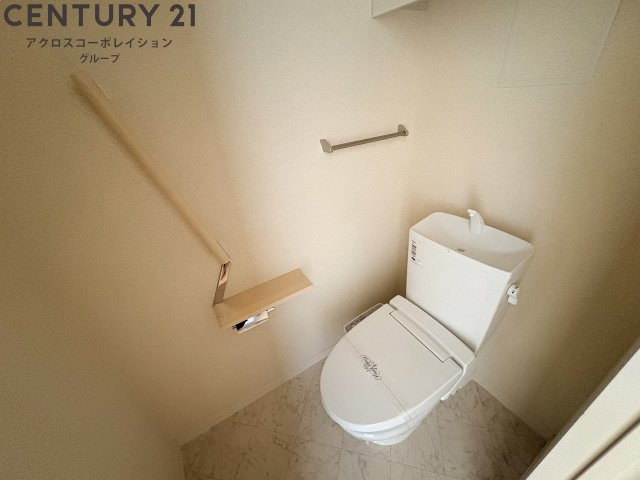温水洗浄便座付きのトイレです♪